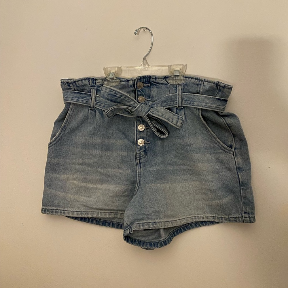 Size 12 American Eagle Light Washed Jean Shorts w/ Matching Jean Belt & Buttons